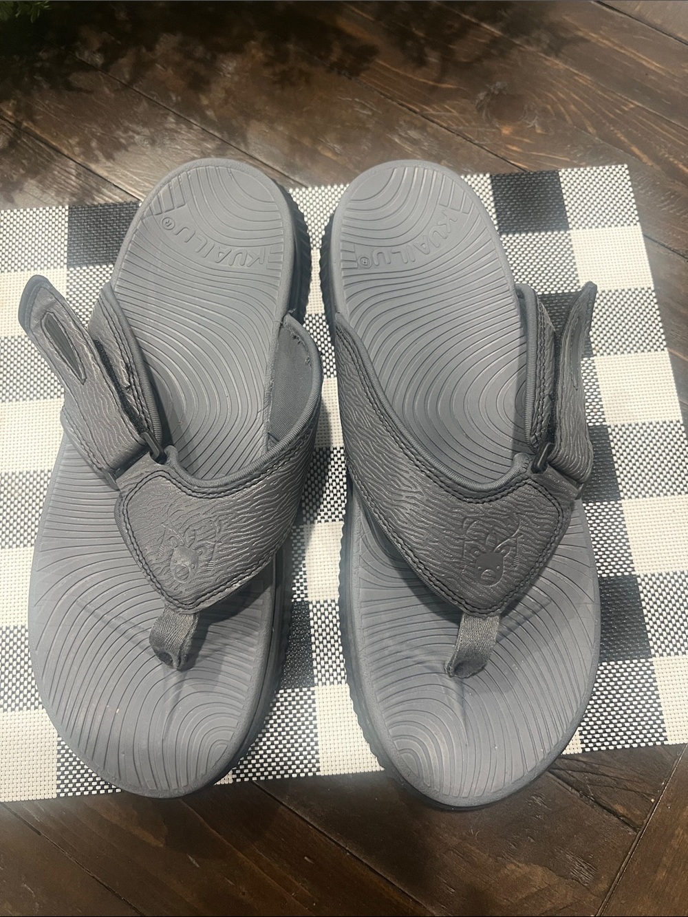 Gray Men's Thong Sandals with Textured Footbed
